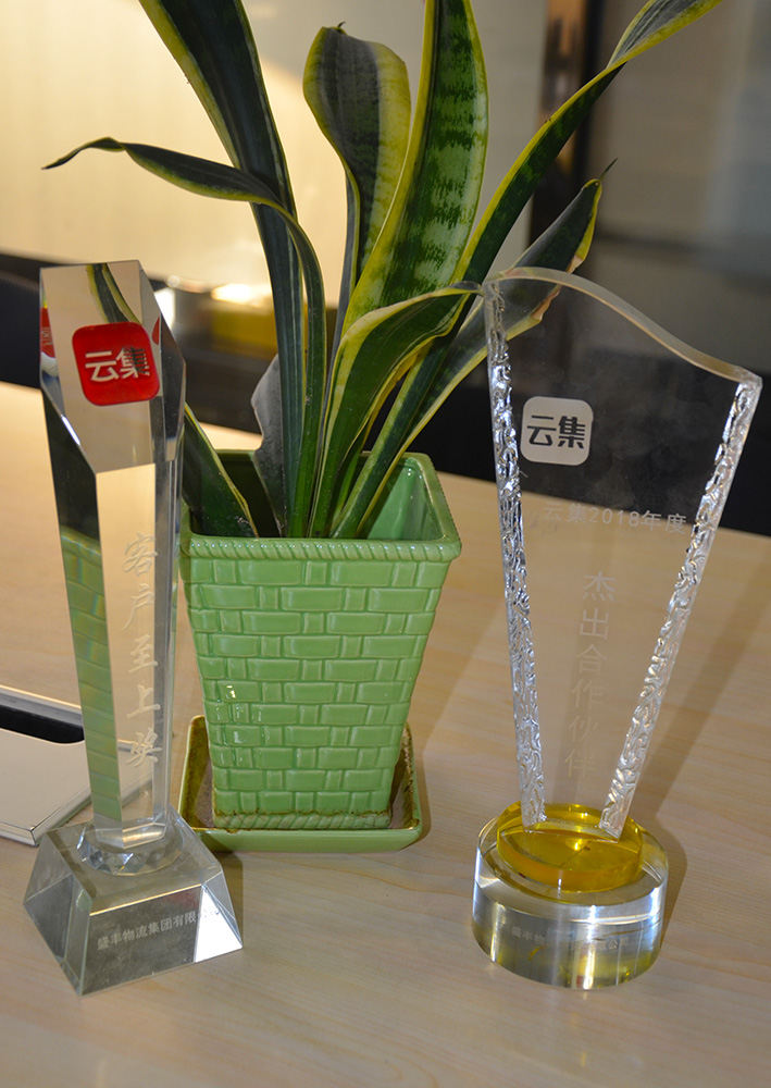 服務(wù)取勝，載譽而歸